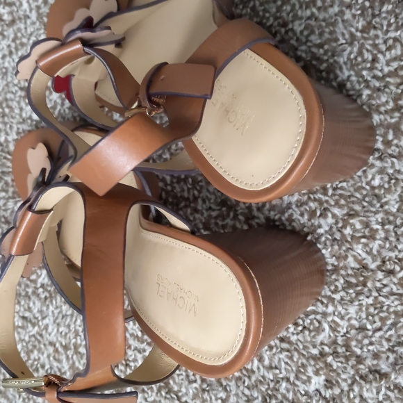 Michael Kors 'Kit' Flower Leather Stacked Heels, Size 8.5 - Picture 5 of 8